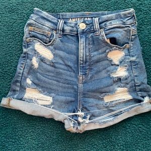 AMERICAN EAGLE CURVY HI-RISE SHORTIE